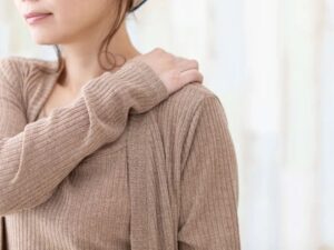 冬の肩こり対策～冷えからくる肩こり、内側からもケアしましょう～[吉田管理栄養士]