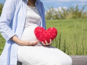 妊娠したら仕事は続ける？報告のタイミングなどは？